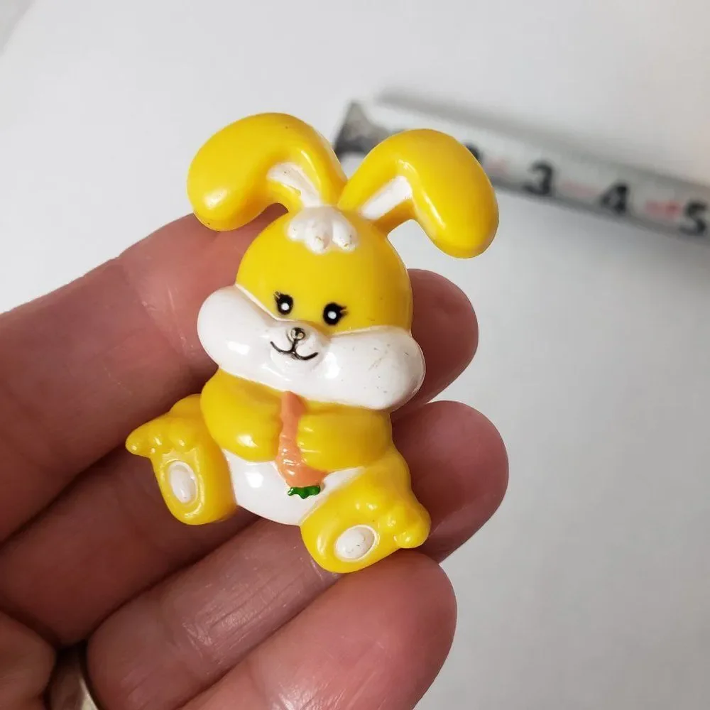 Kitschy Vintage Yellow Bunny & Carrot Pinback Perfect Easter Pop